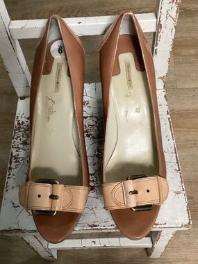 Max Studio Two-Tone Tan & Nude Buckle Pumps Size 9